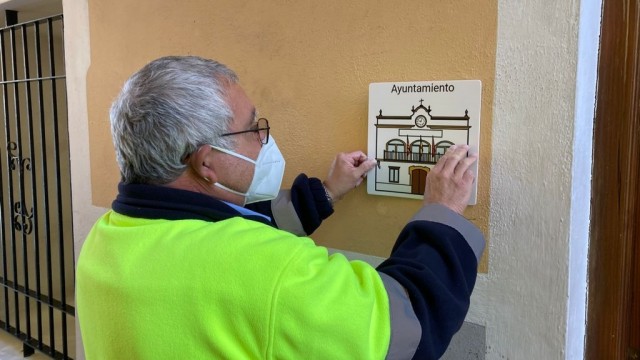 Los edificios municipales de la Vila contarán con pictogramas para personas con TEA
