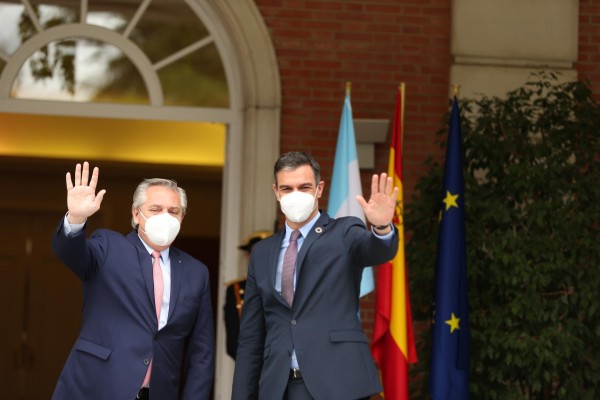 Sánchez desoye críticas y defiende que 