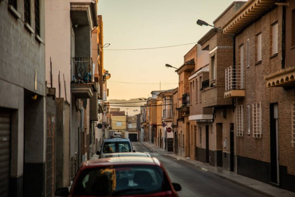 La Sareb cede tres viviendas al ayuntamiento de Riba-roja para alquiler social