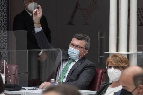 Vox, el voto clave para salvar los Presupuestos, da un toque a Miras: 