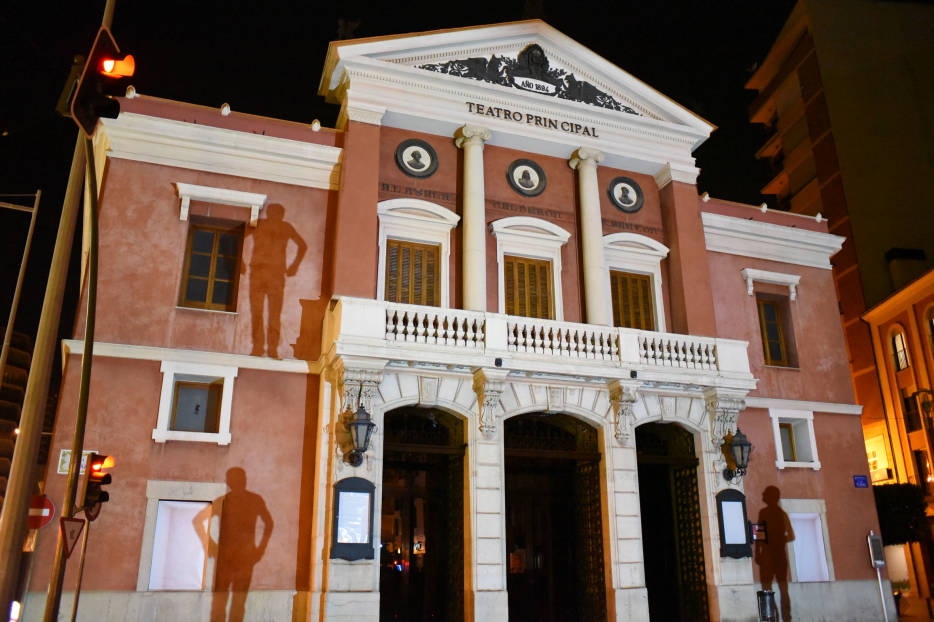 Castelló recibe el patrimonio documental de Ros de Ursinos, creador del Teatre Principal