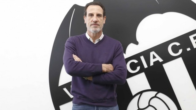 Hay que cambiar hasta los percheros: El 