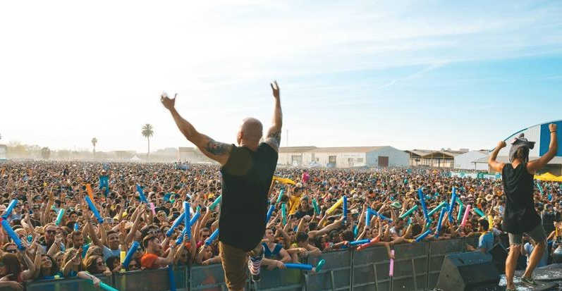 Empresarios de La Marina estudian denunciar las Paellas Universitarias 