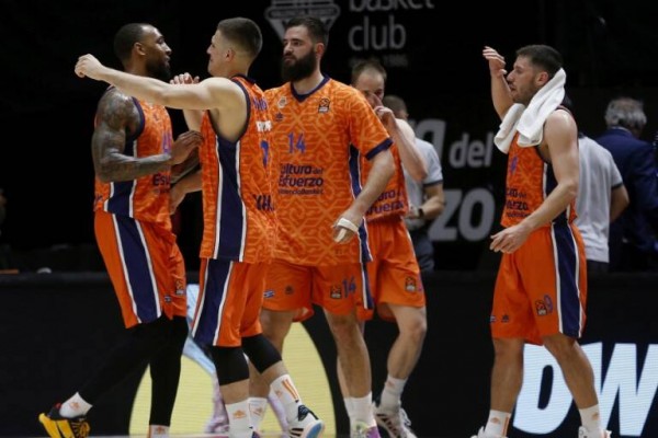 El Valencia Basket obliga al Baskonia a ganar dos de sus tres próximos encuentros