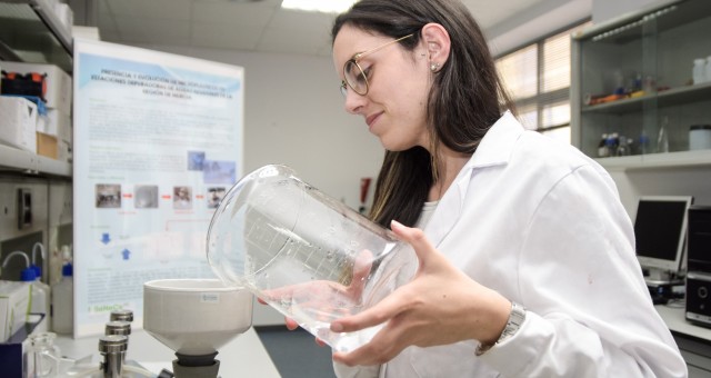 Las EDAR retienen un 90% microplásticos, pero no evitan la salida de millones de microcontaminantes