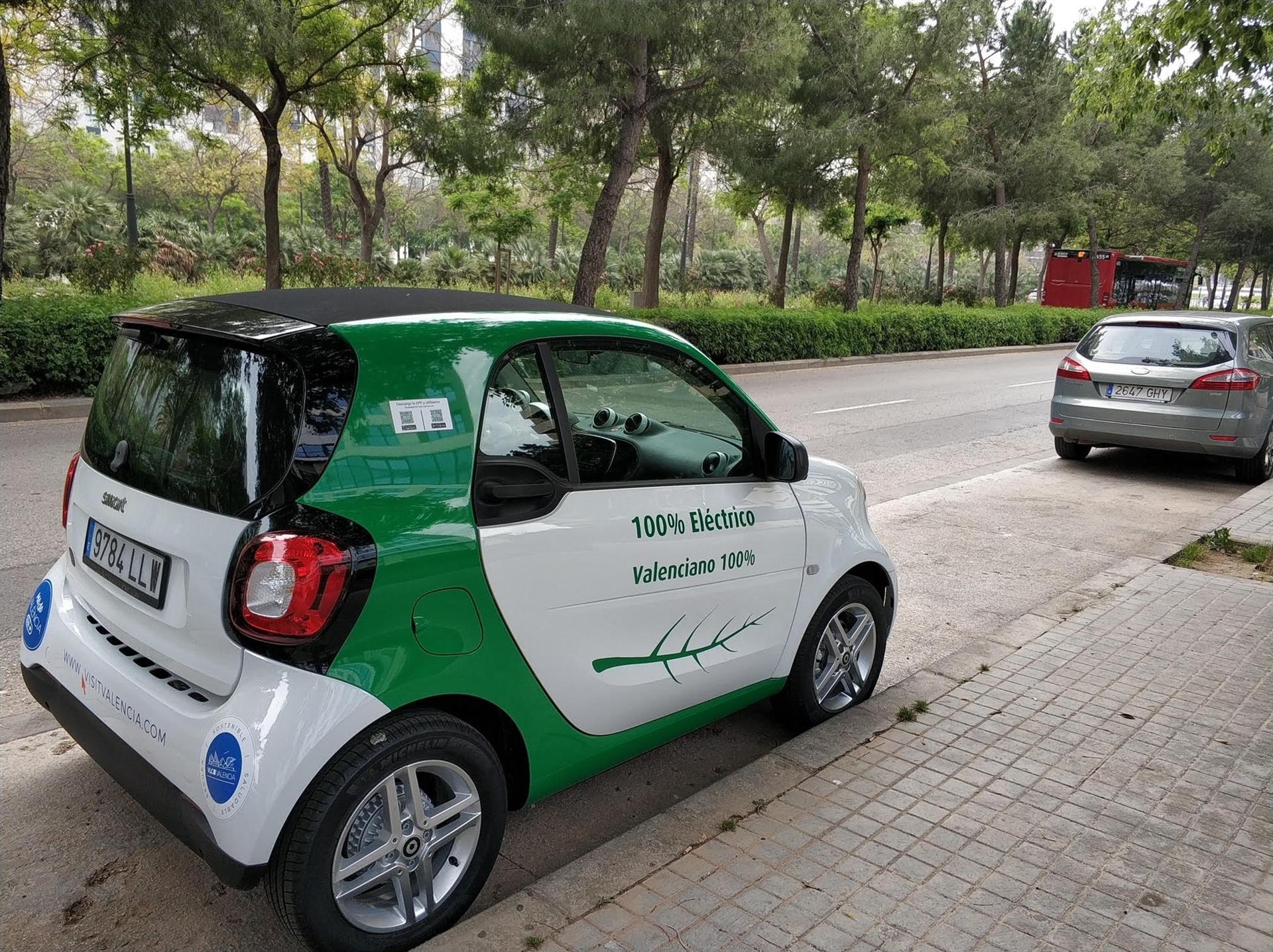 Una empresa valenciana inicia el 'carsharing' con 100 coches que alquilan a 33 céntimos el minuto