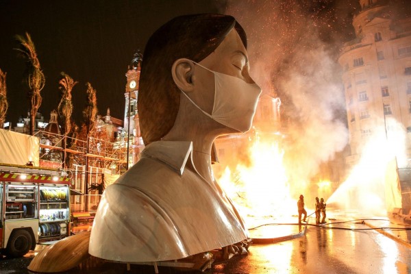 Sanidad propone celebrar las Fallas en septiembre con actividades adaptadas a la situación sanitaria