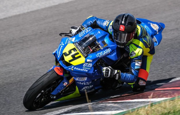 Fermín Aldeguer logra su tercer triunfo en el Europeo de Moto2 y refuerza el liderato con pleno