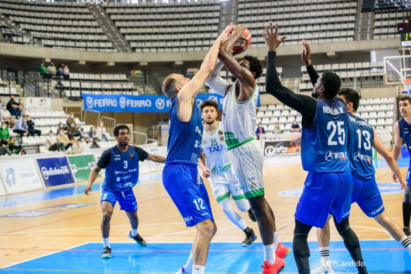 El TAU arrolla al Oviedo y firma la mejor clasificación de su historia (85-62)