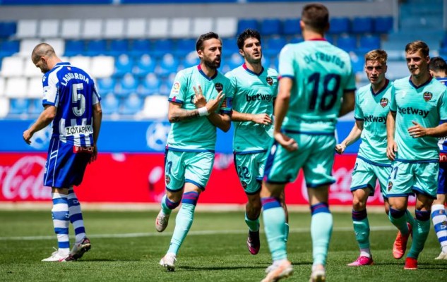 Morales bate su récord goleador en una temporada
