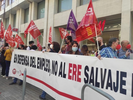 Empleados de H&M protestan en València contra un ERE 
