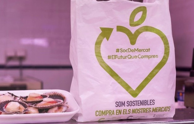 Los mercados de la Comunitat repartirán gratis bolsas reutilizables y reciclables en un 70 %