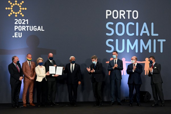 Los líderes europeos se comprometen en Oporto a reducir las desigualdades
