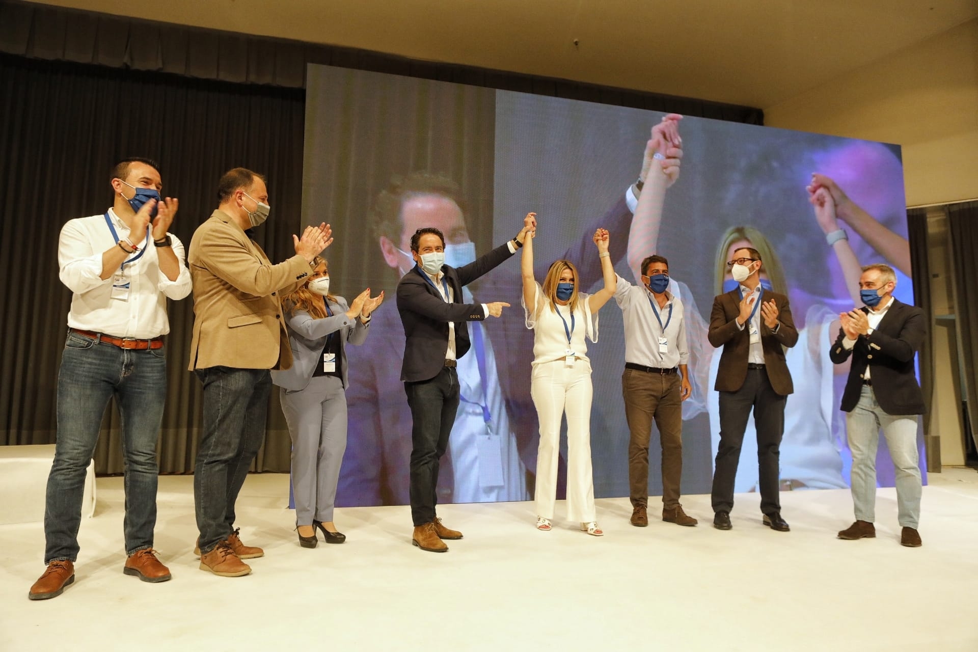 Marta Barrachina, arropada por García Egea, durante su proclamación. Foto: Antonio Pradas - 