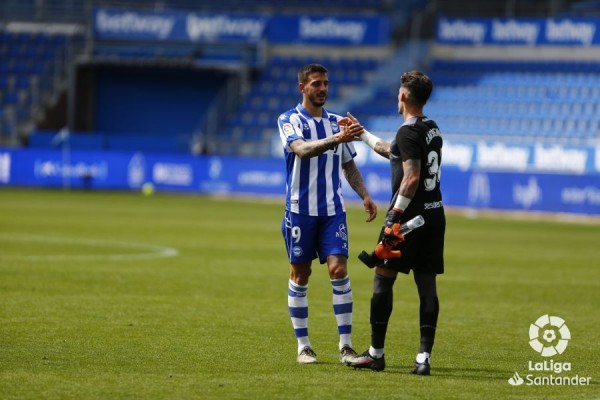 Dani Cárdenas se adelanta en el 'debate final' por la portería del Levante 