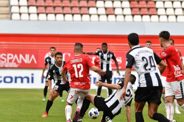 Triste fin de curso para el Real Murcia y nuevo salto casi sin red para el Yeclano