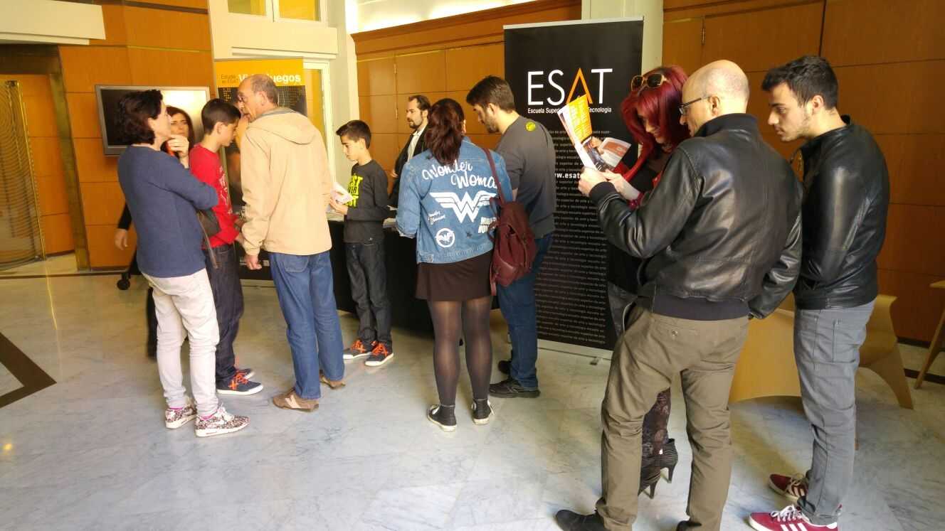 Jóvenes interesados en lo digital y los videojuegos asisten al ‘Open Day’