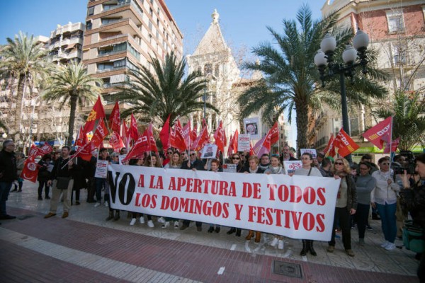 Alicante plantea prorrogar el calendario de 38 festivos aperturables tras el pacto de 2018