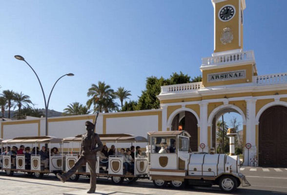 Ruiz Bus y Transvia Tours se repartirán durante 6 años las visitas en tren turístico por Cartagena 