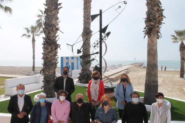 Benicàssim acondiciona el entorno Eurosol con la instalación de vestuarios y un baño público