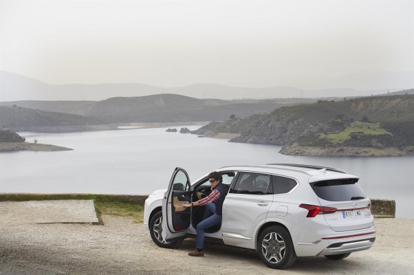 Hyundai ofrece el nuevo Santa Fe con motorizaciones híbridas e híbridas enchufables