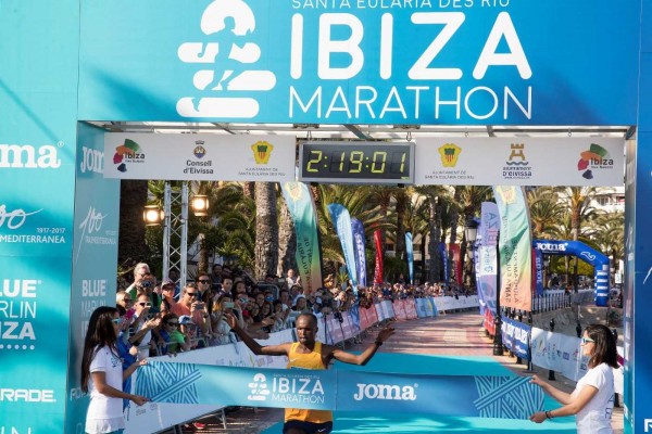 Stephen Kiplimo y Sally Jemutai Kimaiyo ganan la primera edición del Ibiza Marathon