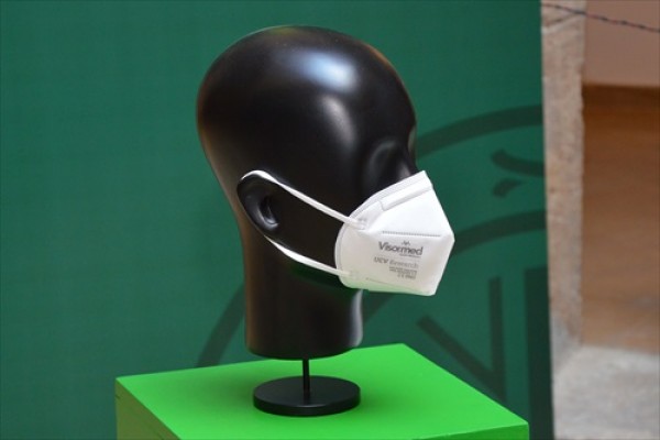 Una empresa de Rojales y la UCV diseñan una mascarilla que inactiva la Covid y la gripe