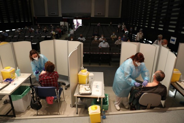  España administra 573.014 dosis en las últimas 24 horas, nuevo récord diario