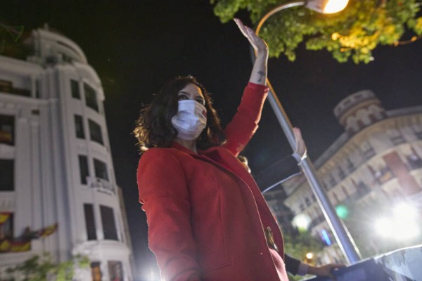 Ayuso, líder suprema de la felicidad universal