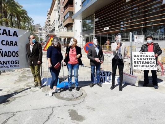 No solo las obras: los hosteleros de La Explanada reclaman soluciones por el 'recorte' de sus terrazas