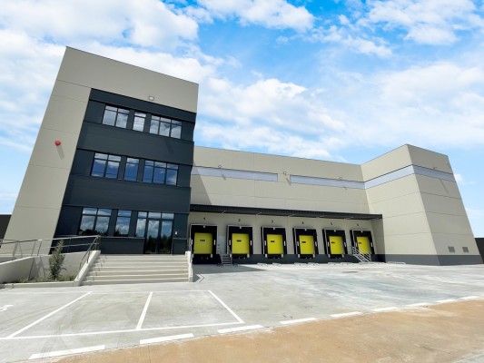 La distribuidora fotovoltaica Krannich alquila una nave logística en Riba-roja