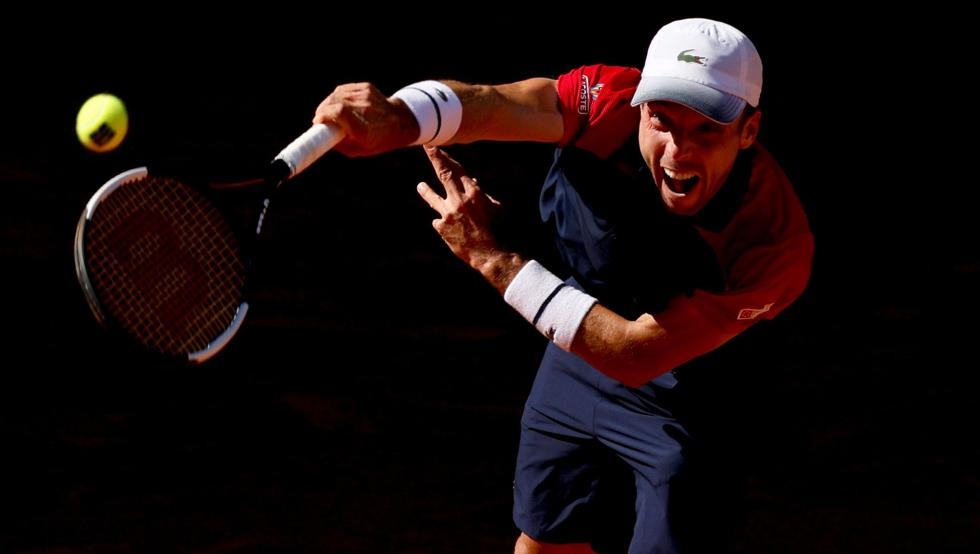 Bautista sucumbe a los cañonazos de Isner y se despide de Madrid