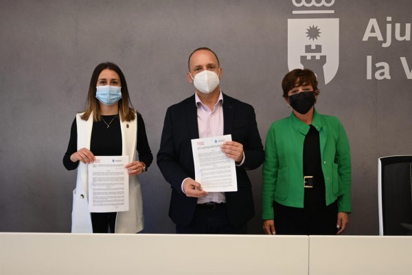 El Consell firma un convenio para ceder el derecho de tanteo para la compra de viviendas a La Vall 