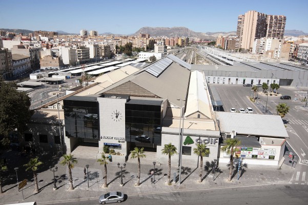 Operación 'salvar a Avant': Fomento cubrirá con suelo 100 millones de deuda por la obra del AVE  