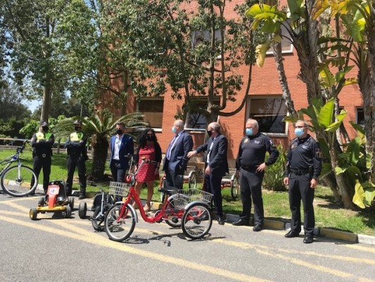 Alicante dona a APSA vehículos del parque infantil de tráfico para realizar ejercicios de motricidad