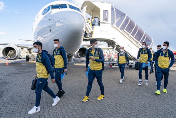 El avión que lleva a la final parte desde Londres