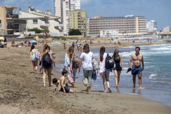 El sector turístico de La Manga, entre el miedo y el optimismo ante el segundo verano de la era 'covid'