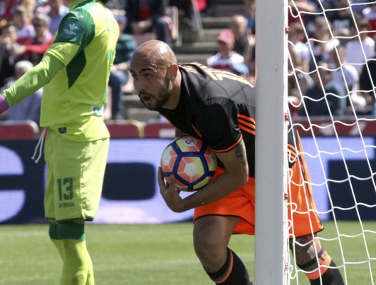 Simone Zaza hace despegar al Valencia CF en Granada