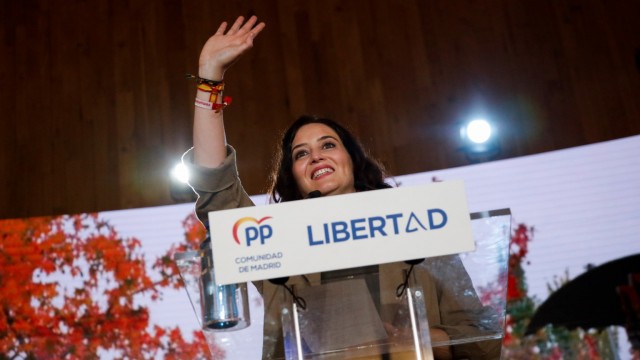 Los sondeos dan una victoria clara a Ayuso, que podría no necesitar a Vox 