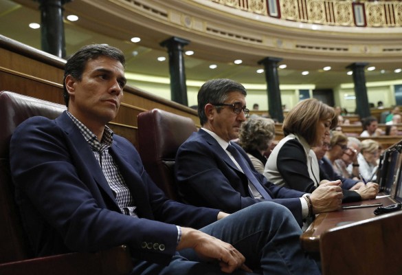 Pedro Sánchez, Susana Díaz y Patxi López suspenden sus campañas en señal de duelo por Chacón