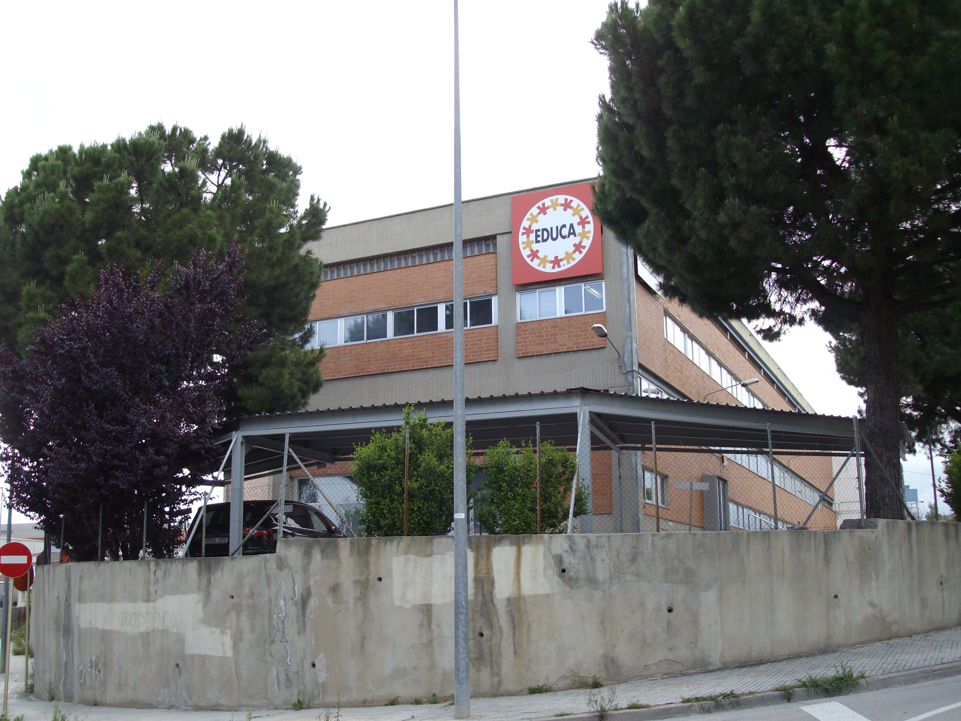 Educa Borrás reorganiza sus filiales tras el acuerdo con la banca y refuerza su planta de Ibi