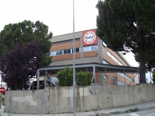 Educa Borrás reorganiza sus filiales tras el acuerdo con la banca y refuerza su planta de Ibi
