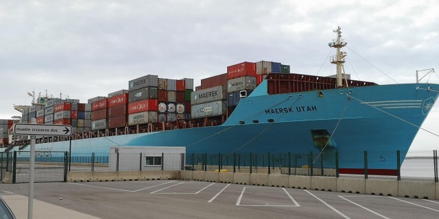 El Puerto de València confina dos buques con tripulantes sintomáticos de covid-19