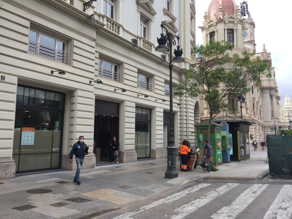 La cadena Viena repliega su presencia en Valencia y da paso a Popeyes en el centro 