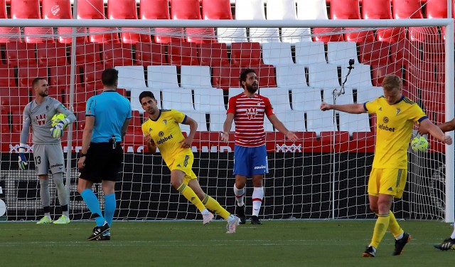 Un gol de Sobrino deja al Cádiz virtualmente salvado