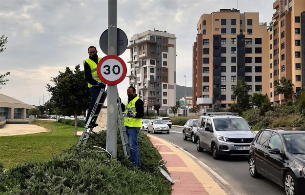 Cartagena invierte 60.500 euros para adaptar sus carreteras a la nuevas normas de circulación