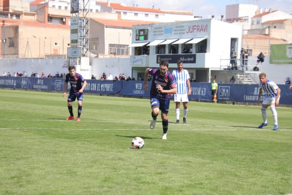 El Yeclano no afloja y tras ganar al Recre se sitúa a dos puntos de la zona de salvación (2-1)