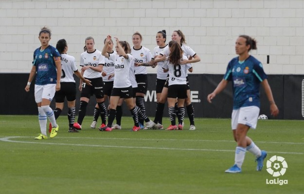 El Valencia se acomoda a media tabla y deja tocado al Espanyol
