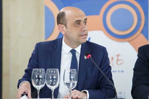 Echávarri asume el reto de C's y dice que apoyará la investigación sobre los contratos de Comercio