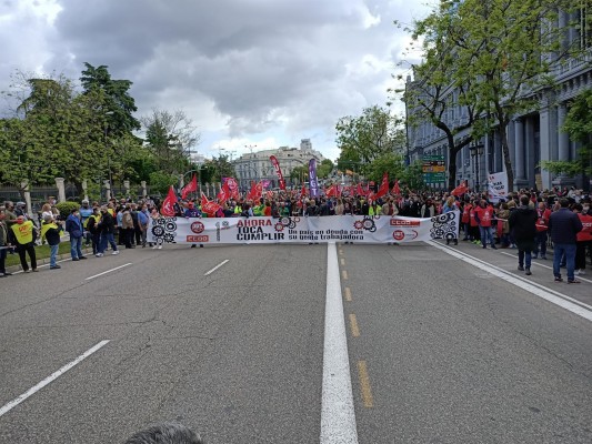 UGT y CCOO se manifiestan para pedir al Gobierno que cumpla sus compromisos sociales